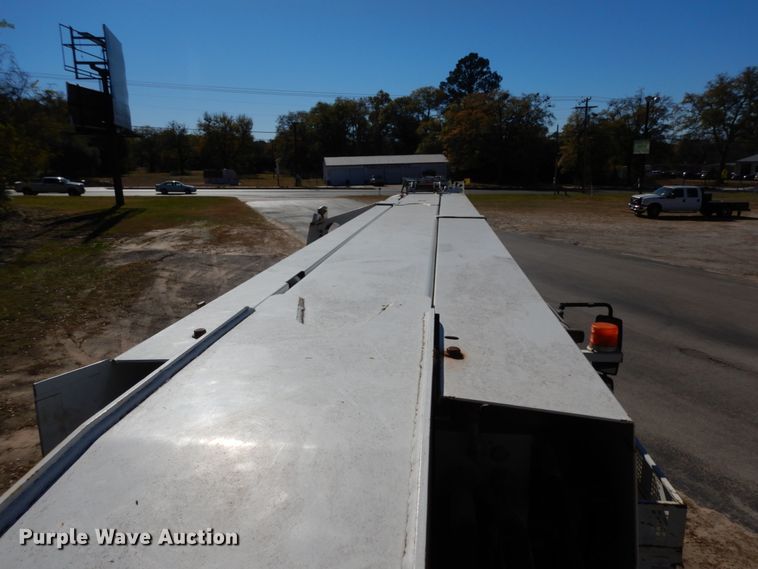 image for item DJ8134 2005 International 4300  digger derrick truck