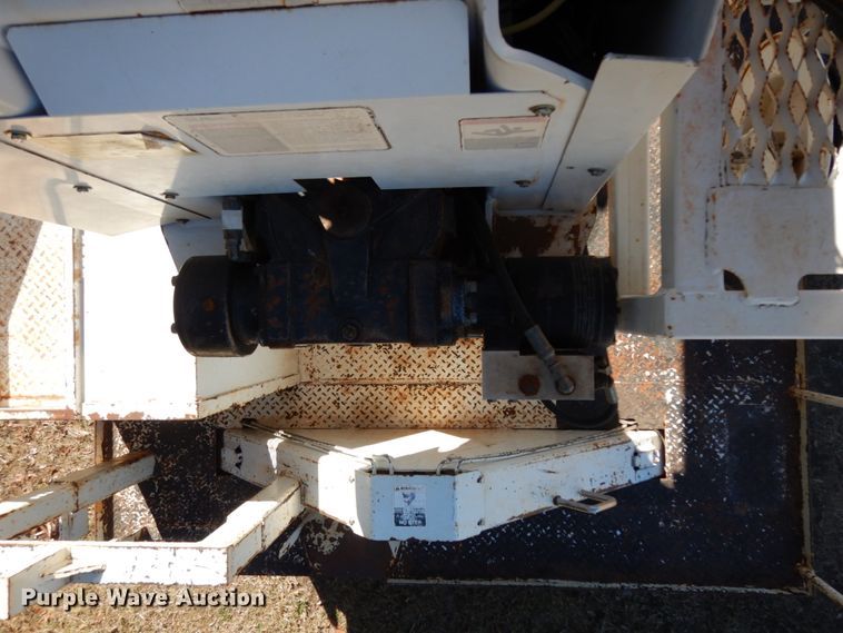 image for item DJ8134 2005 International 4300  digger derrick truck