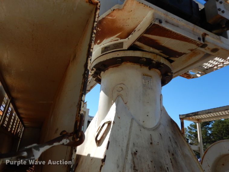 image for item DJ8134 2005 International 4300  digger derrick truck