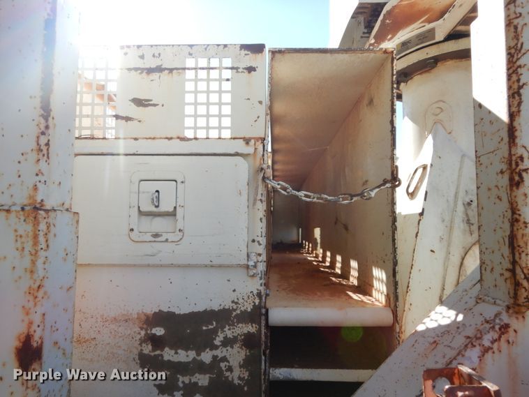 image for item DJ8134 2005 International 4300  digger derrick truck