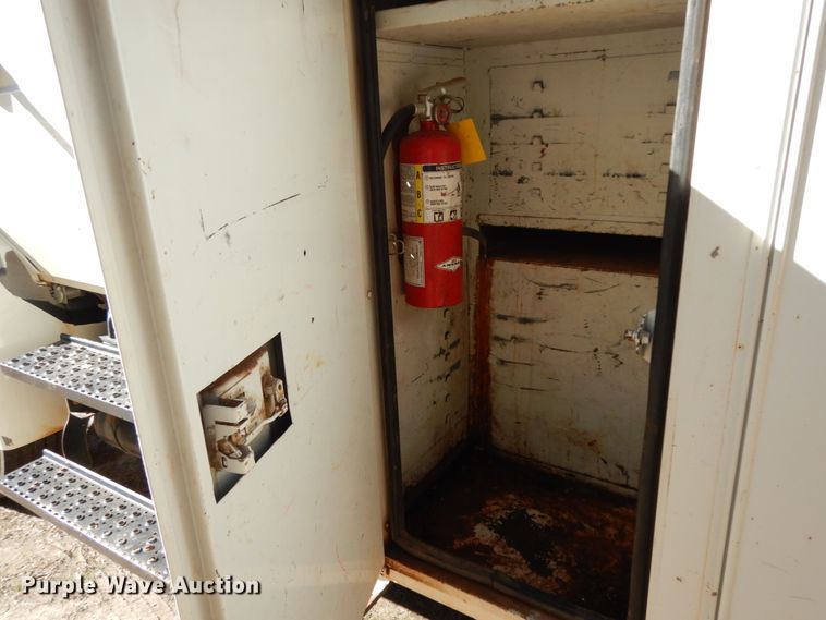 image for item DJ8134 2005 International 4300  digger derrick truck