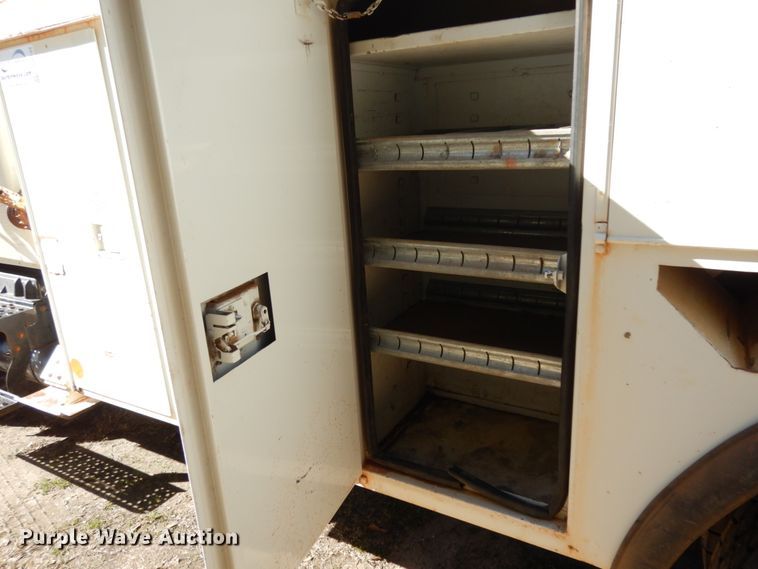 image for item DJ8134 2005 International 4300  digger derrick truck