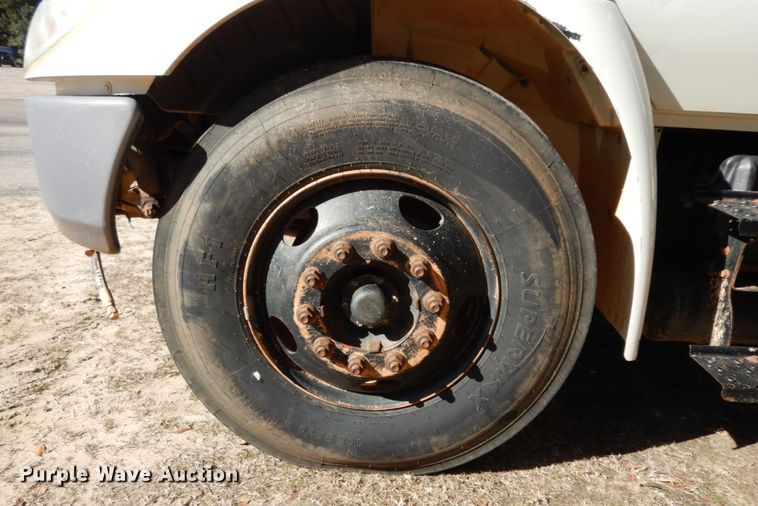 image for item DJ8134 2005 International 4300  digger derrick truck