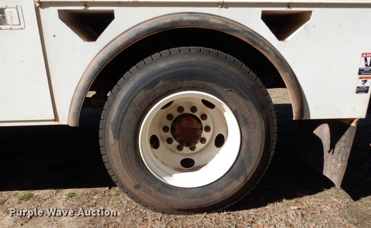 image for item DJ8134 2005 International 4300  digger derrick truck