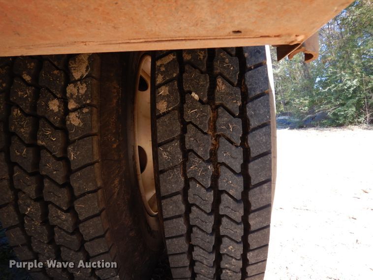 image for item DJ8134 2005 International 4300  digger derrick truck