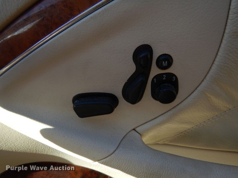 image for item DJ8136 2008 Mercedes Benz CLK350 convertible