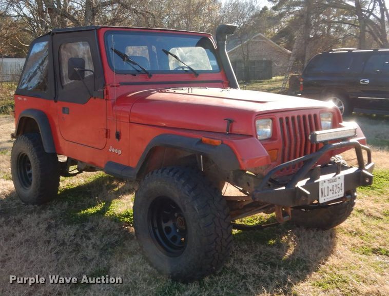 image for item DJ8137 1994 Jeep Wrangler  SUV