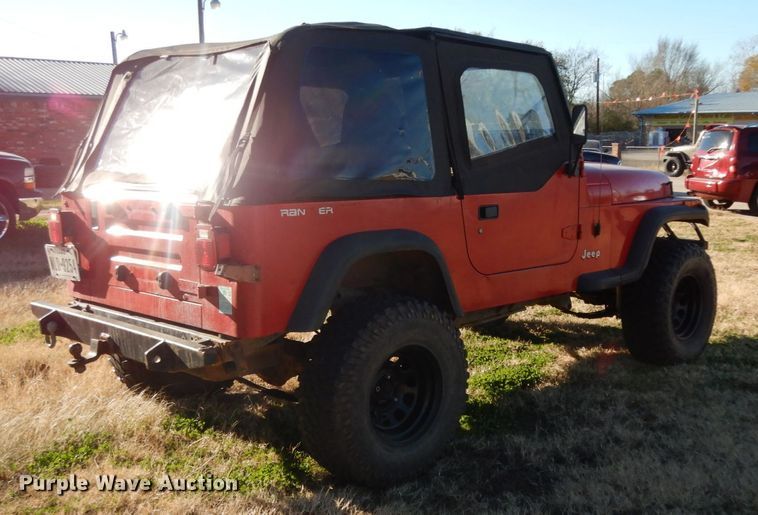 image for item DJ8137 1994 Jeep Wrangler  SUV