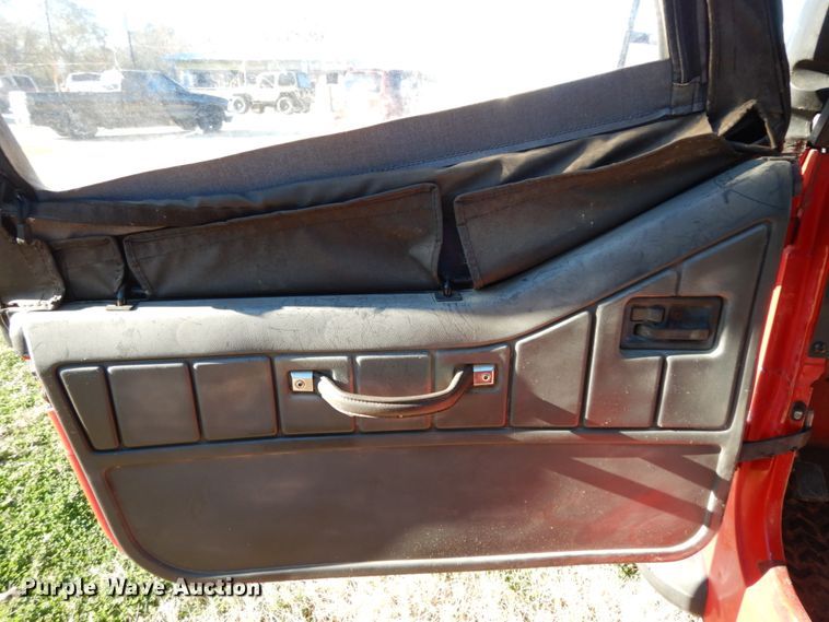 image for item DJ8137 1994 Jeep Wrangler  SUV