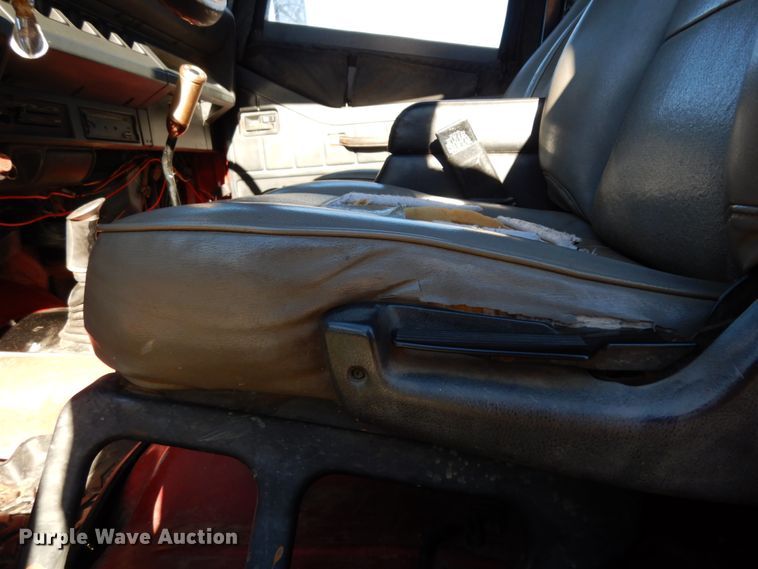 image for item DJ8137 1994 Jeep Wrangler  SUV