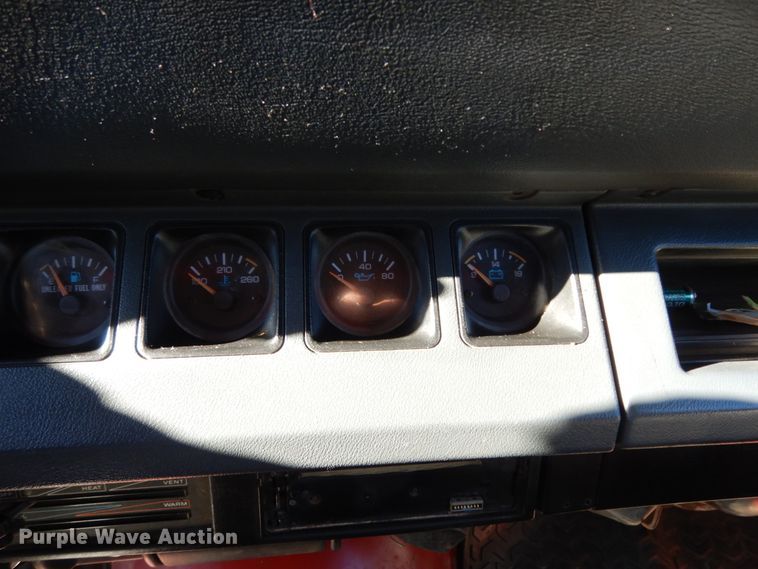 image for item DJ8137 1994 Jeep Wrangler  SUV