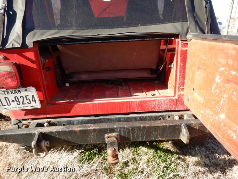 image for item DJ8137 1994 Jeep Wrangler  SUV