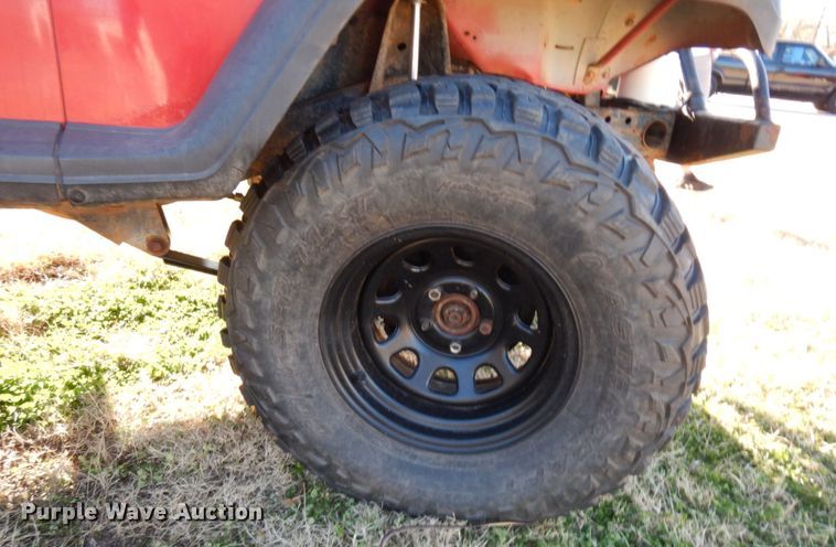 image for item DJ8137 1994 Jeep Wrangler  SUV