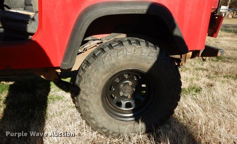 image for item DJ8137 1994 Jeep Wrangler  SUV