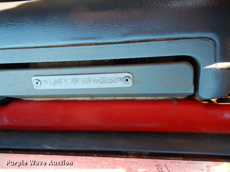 image for item DJ8137 1994 Jeep Wrangler  SUV