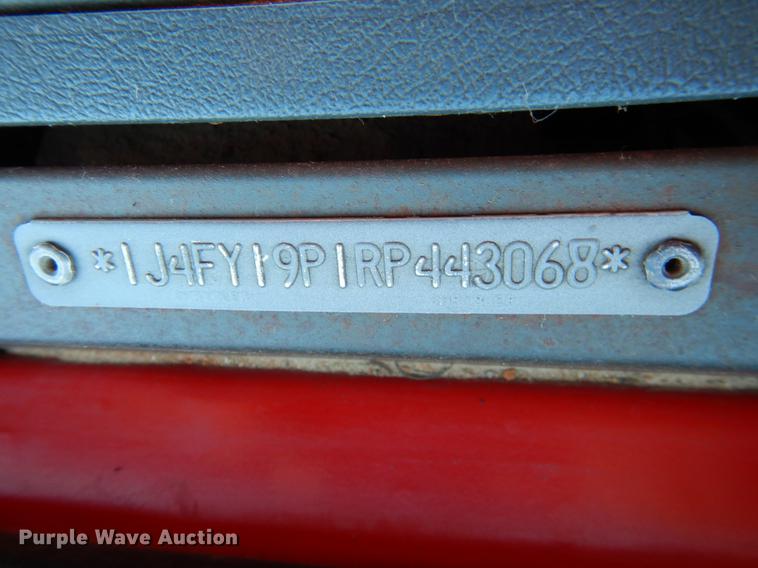 image for item DJ8137 1994 Jeep Wrangler  SUV