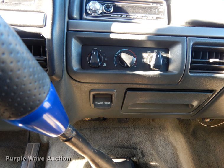 image for item DJ8138 1993 Ford F150  pickup truck