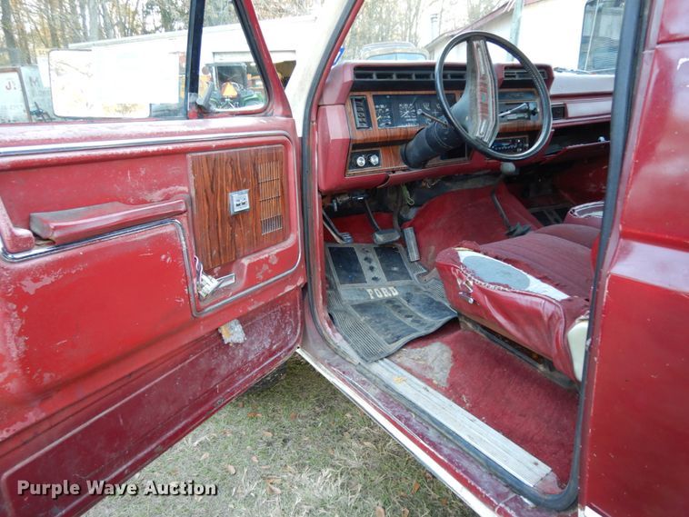 image for item DJ8139 1982 Ford Bronco  SUV