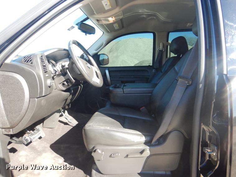 image for item DJ8570 2013 Chevrolet Silverado 1500  Crew Cab pickup truck