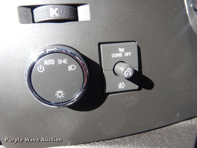 image for item DJ8570 2013 Chevrolet Silverado 1500  Crew Cab pickup truck