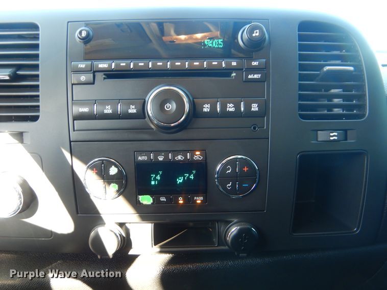 image for item DJ8570 2013 Chevrolet Silverado 1500  Crew Cab pickup truck