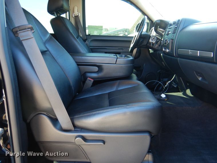 image for item DJ8570 2013 Chevrolet Silverado 1500  Crew Cab pickup truck