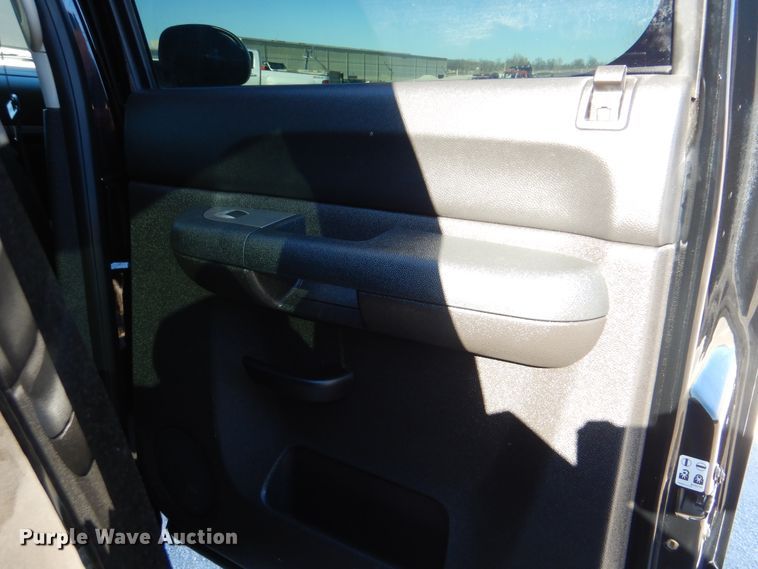 image for item DJ8570 2013 Chevrolet Silverado 1500  Crew Cab pickup truck