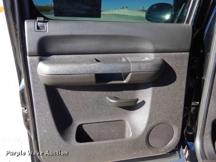 image for item DJ8570 2013 Chevrolet Silverado 1500  Crew Cab pickup truck