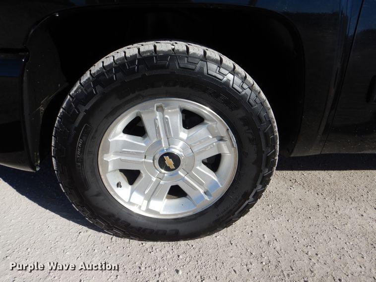 image for item DJ8570 2013 Chevrolet Silverado 1500  Crew Cab pickup truck