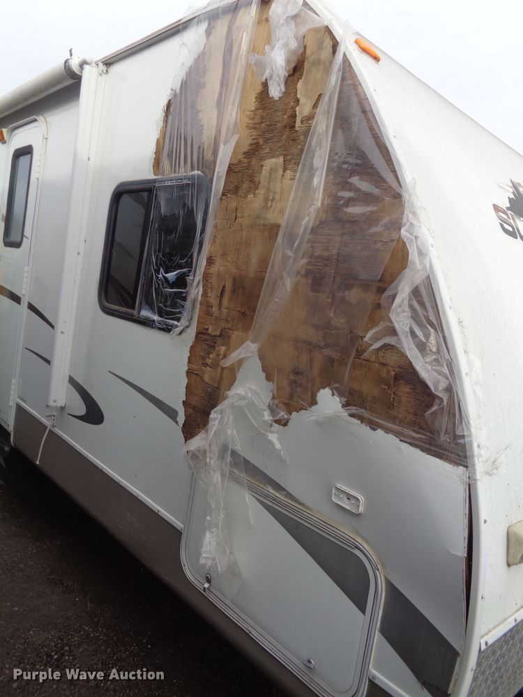 image for item EF9679 2011 CrossRoads Sunset Trail  camper