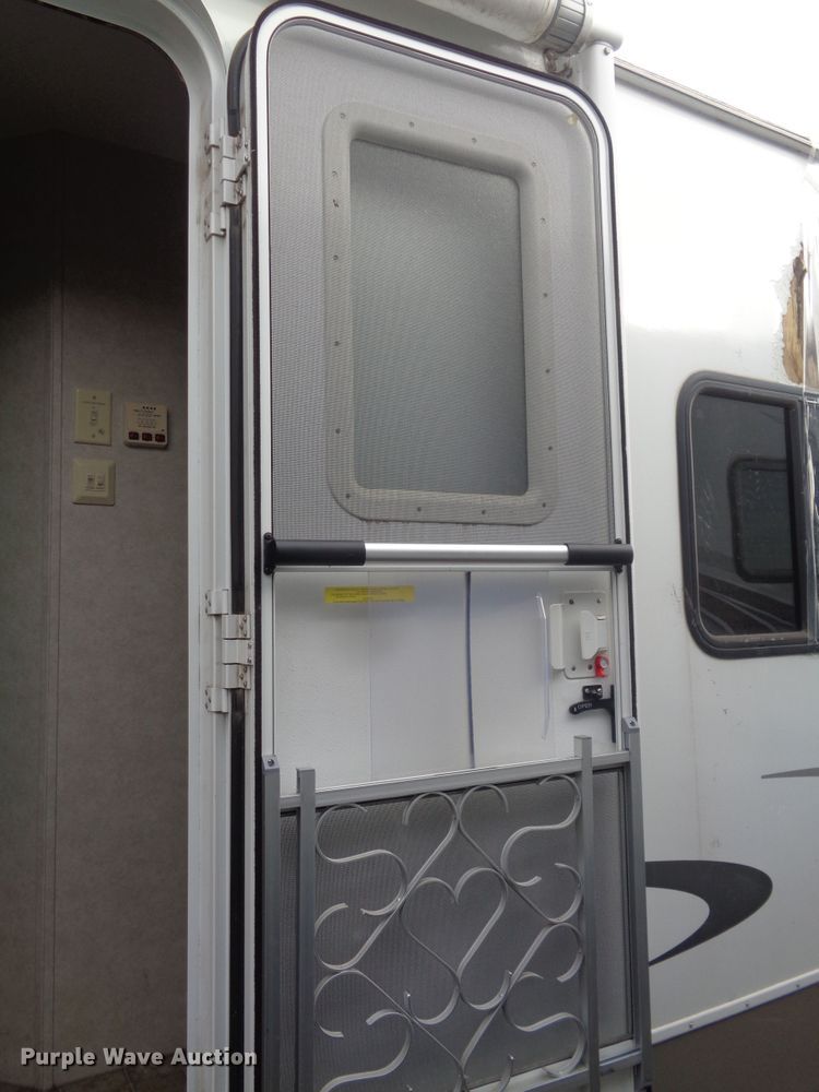 image for item EF9679 2011 CrossRoads Sunset Trail  camper