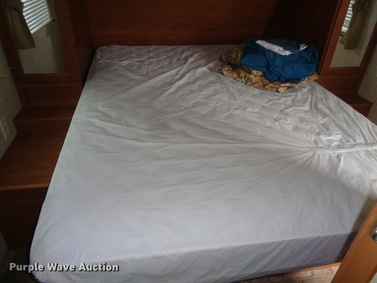 image for item EF9679 2011 CrossRoads Sunset Trail  camper