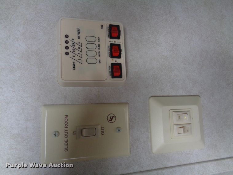 image for item EF9679 2011 CrossRoads Sunset Trail  camper