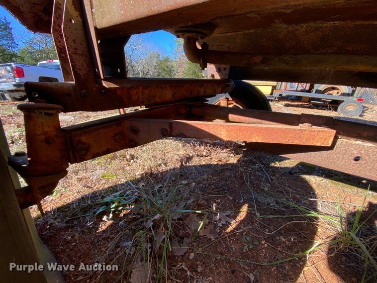 image for item EL9605 Howard Oil Company W-118 fuel tank trailer