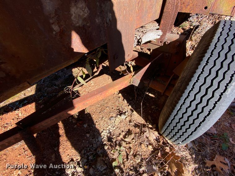 image for item EL9605 Howard Oil Company W-118 fuel tank trailer