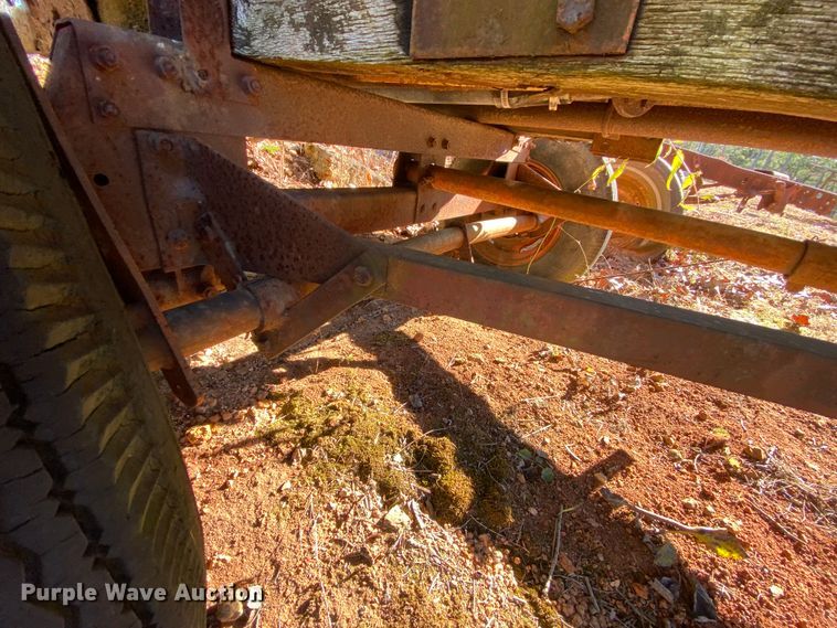 image for item EL9605 Howard Oil Company W-118 fuel tank trailer