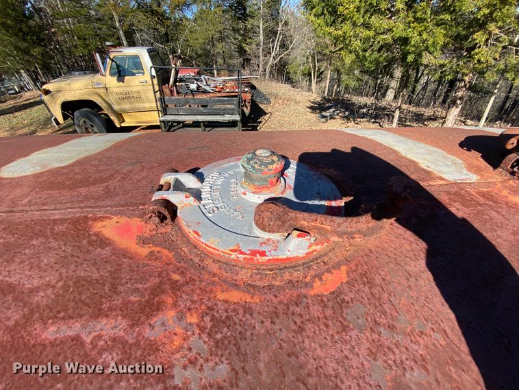 image for item EL9605 Howard Oil Company W-118 fuel tank trailer