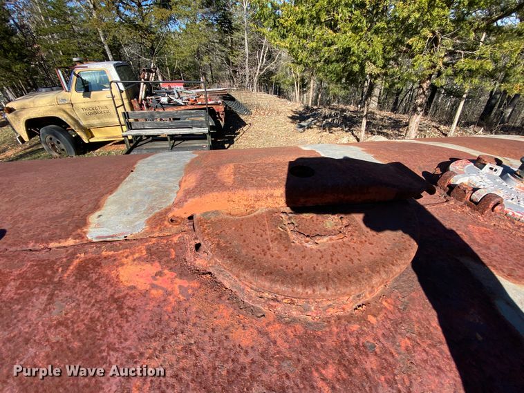 image for item EL9605 Howard Oil Company W-118 fuel tank trailer