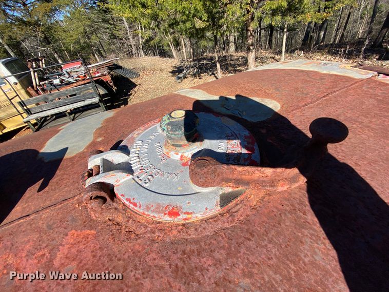 image for item EL9605 Howard Oil Company W-118 fuel tank trailer