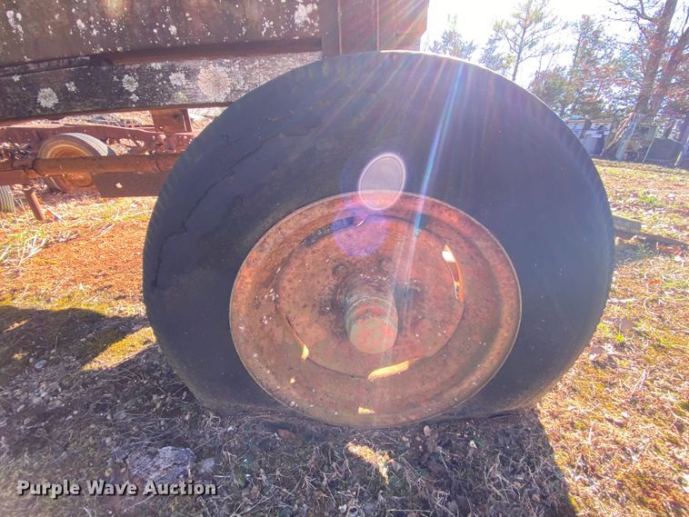 image for item EL9605 Howard Oil Company W-118 fuel tank trailer