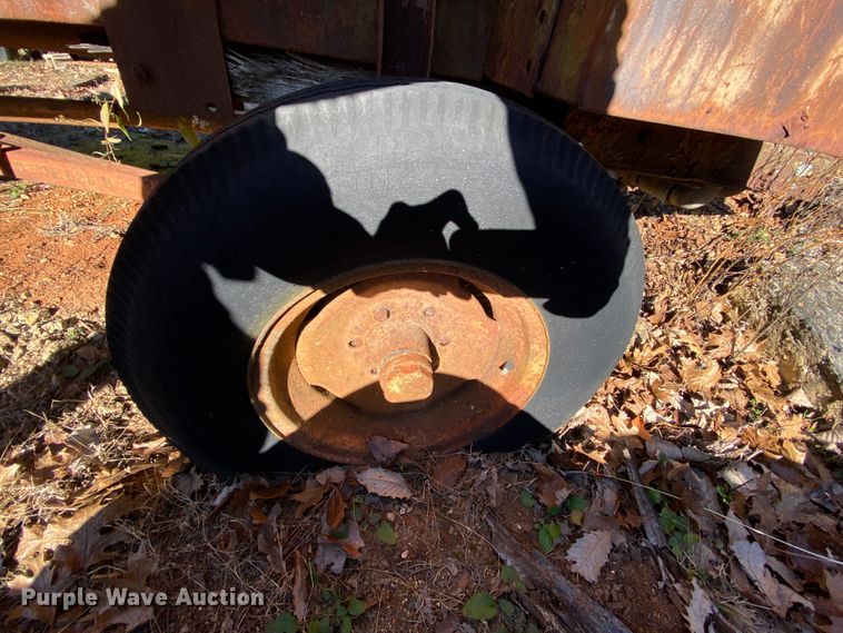 image for item EL9605 Howard Oil Company W-118 fuel tank trailer