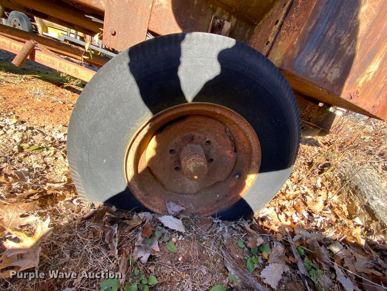 image for item EL9605 Howard Oil Company W-118 fuel tank trailer