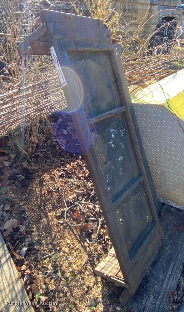 image for item EL9606 Tommy Gate 1000 Series end gate lift