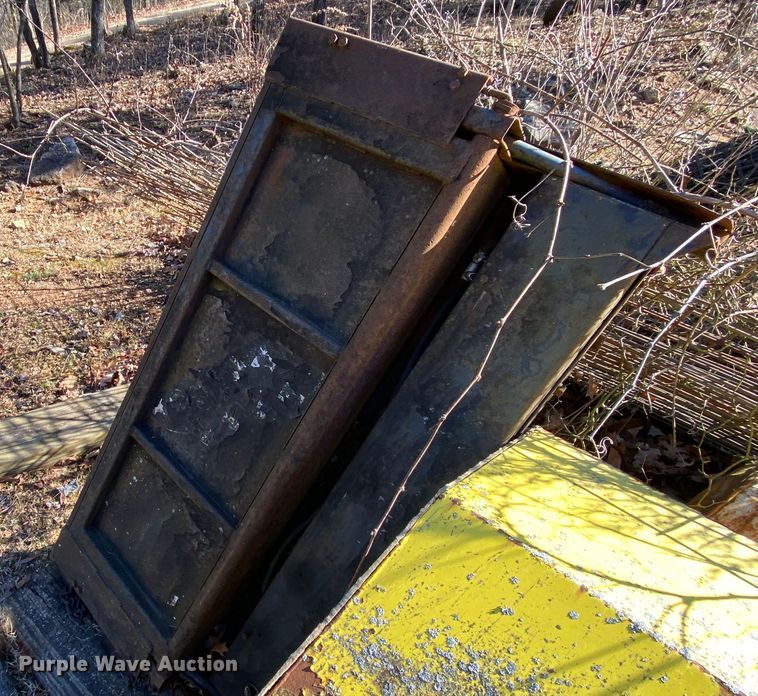 image for item EL9606 Tommy Gate 1000 Series end gate lift