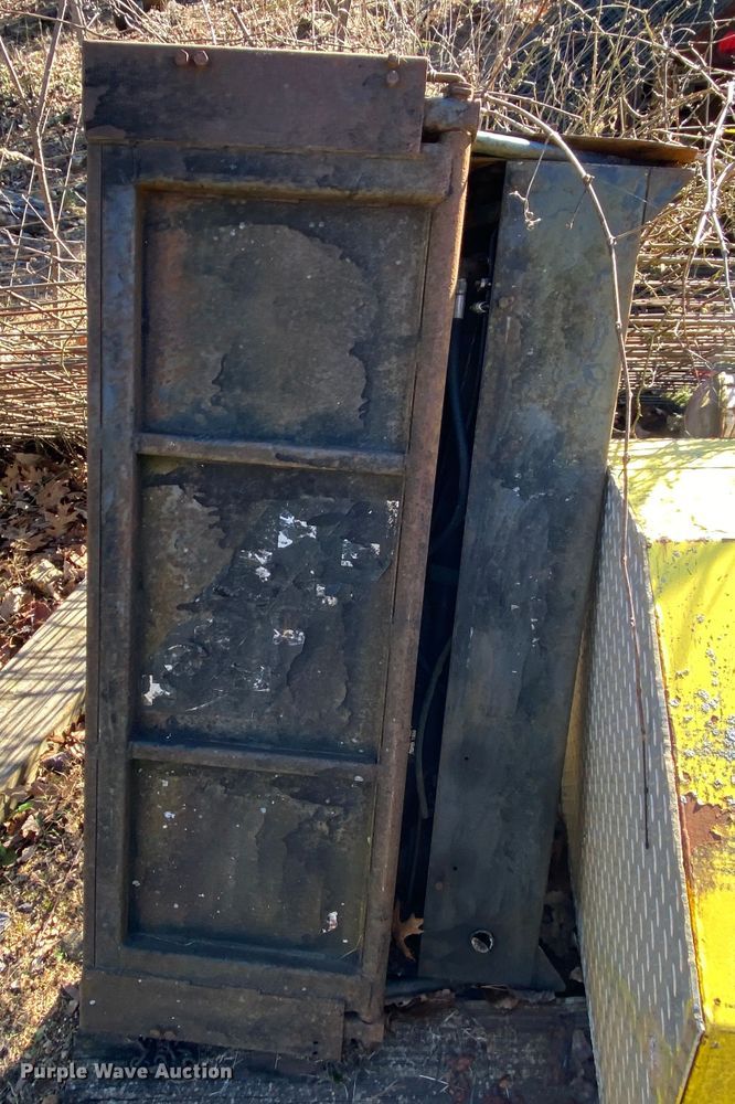 image for item EL9606 Tommy Gate 1000 Series end gate lift