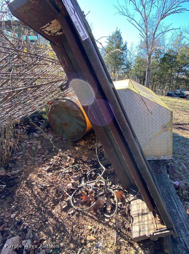 image for item EL9606 Tommy Gate 1000 Series end gate lift