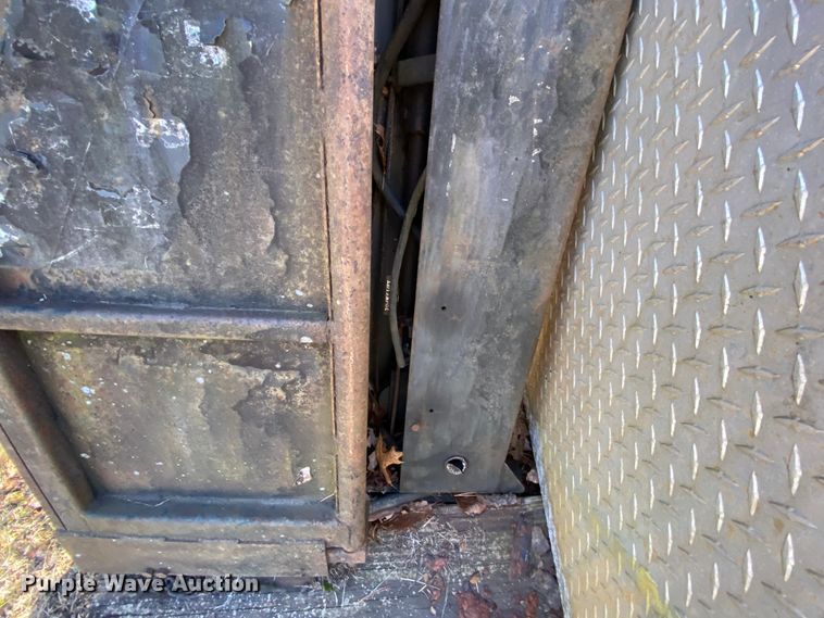 image for item EL9606 Tommy Gate 1000 Series end gate lift