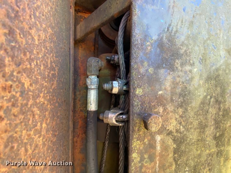 image for item EL9606 Tommy Gate 1000 Series end gate lift