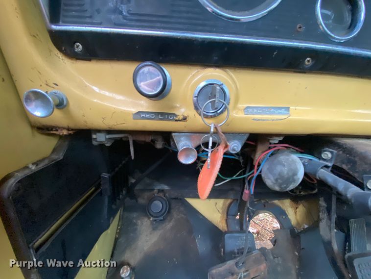 image for item EL9607 1974 Ford F600  flatbed truck