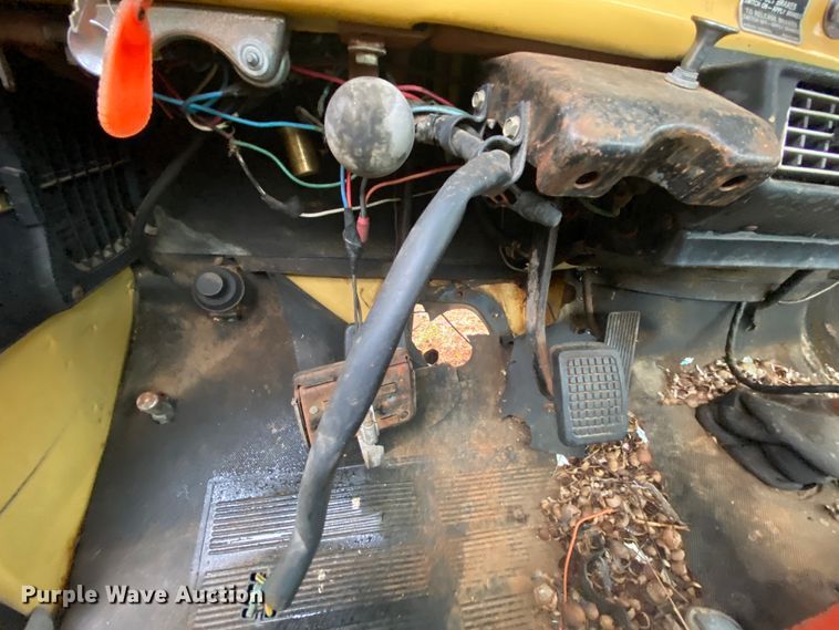 image for item EL9607 1974 Ford F600  flatbed truck